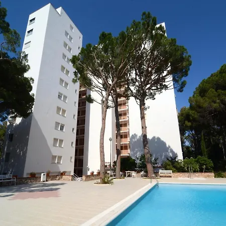The In Has 2 Bedrooms Apartment